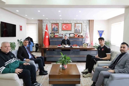 Bilecikli hentbolcu Emirhan &Ccedil;ift&ccedil;i U18 Milli Takımı&rsquo;na se&ccedil;ildi
