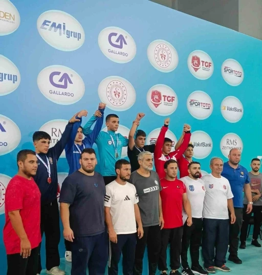 Bilecikli minik g&uuml;reş&ccedil;ilerden &ccedil;ifte başarı
