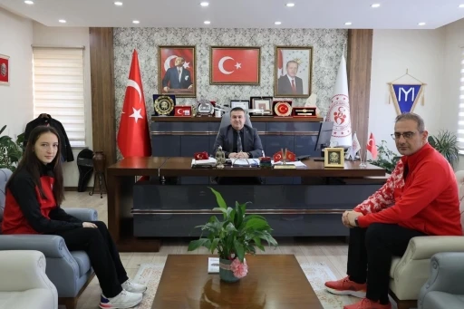 Bilecikli sporcu 300 metrede T&uuml;rkiye 3&rsquo;&uuml;nc&uuml;s&uuml; oldu
