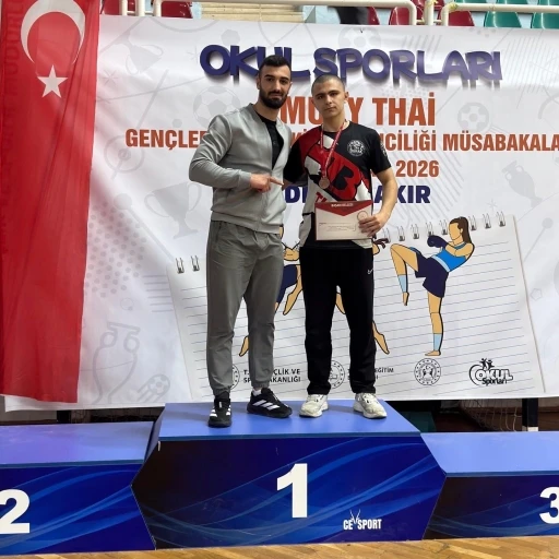 Bilecikli sporcu T&uuml;rkiye &uuml;&ccedil;&uuml;nc&uuml;s&uuml; oldu

