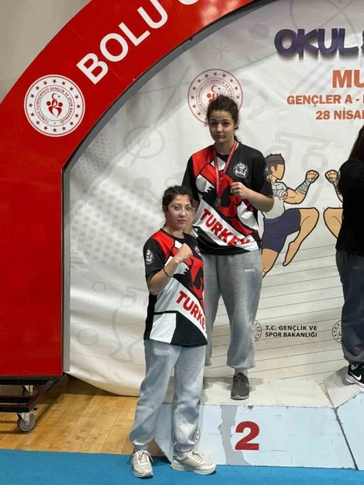 Bilecikli sporcudan T&uuml;rkiye &uuml;&ccedil;&uuml;nc&uuml;l&uuml;ğ&uuml;
