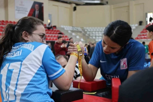 Bilek g&uuml;reşinde &ouml;d&uuml;ller sahiplerini buldu
