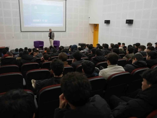 Bilim Merkezinde dronlar ve kullanımı s&ouml;yleşisi
