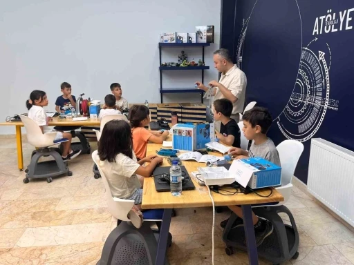 Bilim Sincan&rsquo;da geleceğin m&uuml;hendisleri kendi robotlarını &uuml;retiyor
