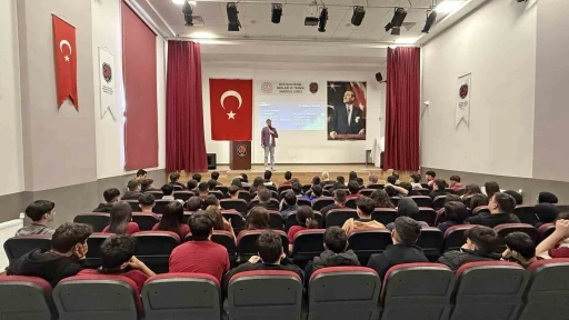 Bilim söyleşilerinde liseli öğrencilerle buluştu
