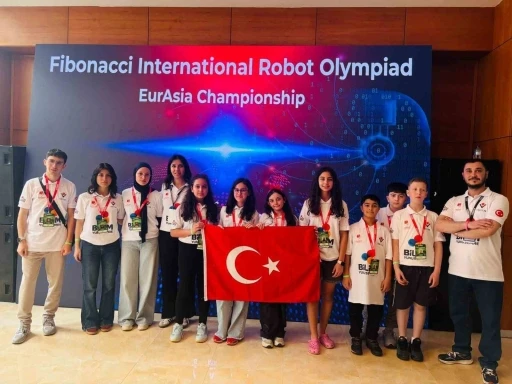 Bilim Yunusemre&rsquo;den 3 b&uuml;y&uuml;k başarı
