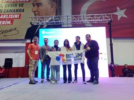 Bilim Yunusemre İzmir&rsquo;den 3 &ouml;d&uuml;lle d&ouml;nd&uuml;
