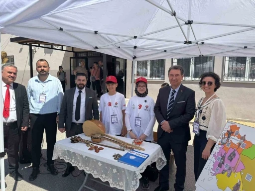 Bilime a&ccedil;ılan kapı Akşemseddin Ortaokulu&rsquo;nda aralandı
