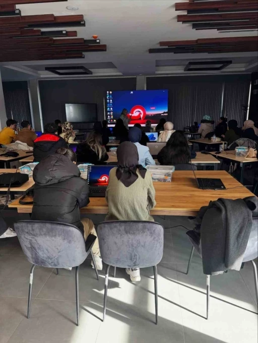 Bilişim Akademisi’nde Fen Bilgisi öğretmen adaylarına eğitim
