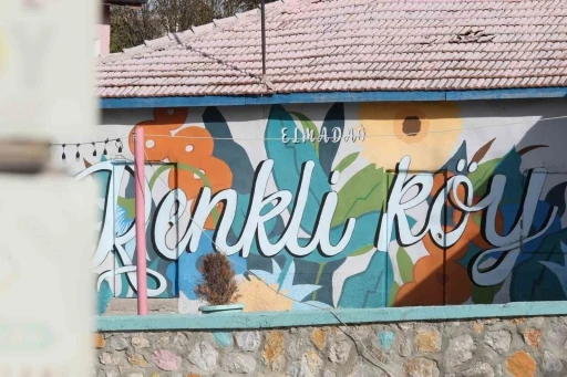 Binalardan duvarlara renk cümbüşü: ‘Renkli Köy’
