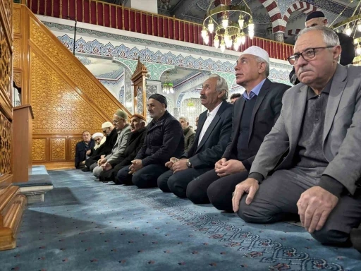 Bing&ouml;l&rsquo;de bayram namazı kılındı
