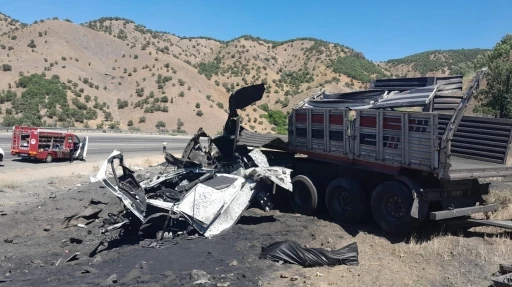 Bingöl’de demir tozu taşıyan tır devrildi: 1 ölü

