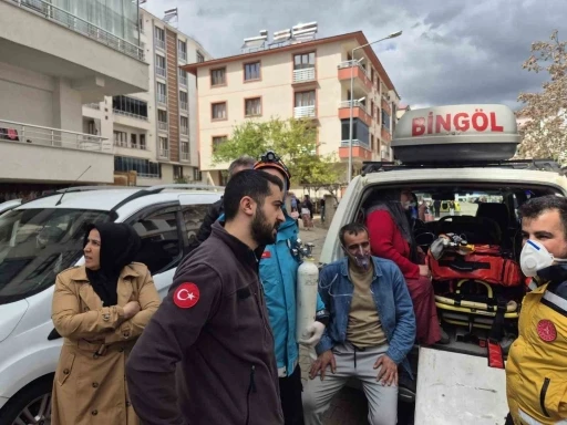 Bing&ouml;l&rsquo;de dumanlar binayı sardı: 13 kişi dumandan etkilendi
