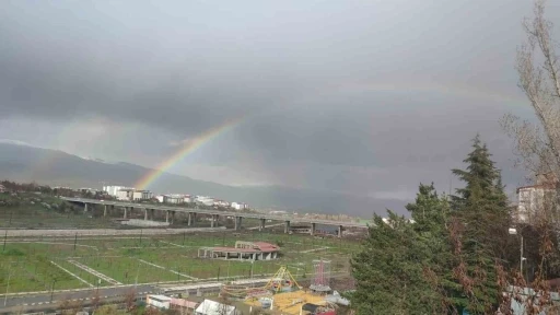 Bing&ouml;l&rsquo;de g&ouml;kkuşağı g&ouml;rsel ş&ouml;len oluşturdu
