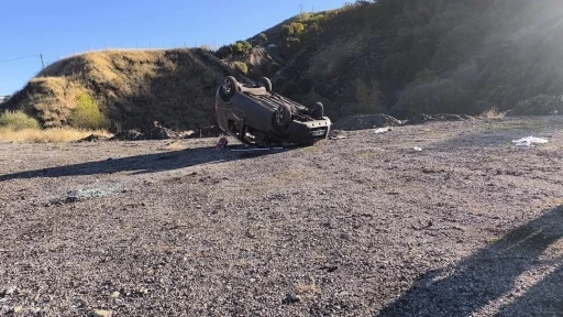 Bingöl’de hafif ticari araç takla attı: 5 yaralı