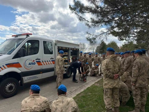 Bing&ouml;l&rsquo;de jandarma personeline enkazda arama kurtarma eğitimi
