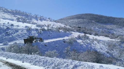 Bing&ouml;l&rsquo;de kapanan k&ouml;y yollarında &ccedil;alışmalar aralıksız s&uuml;r&uuml;yor
