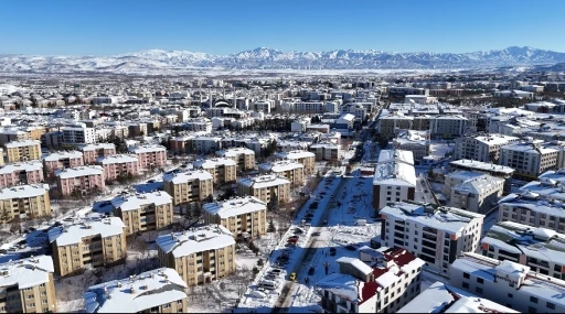 Bing&ouml;l&rsquo;de kar sonrası g&uuml;neş y&uuml;z&uuml;n&uuml; g&ouml;sterdi
