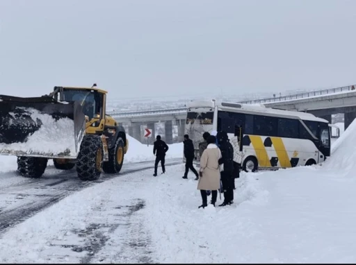 Bing&ouml;l&rsquo;de kayan midib&uuml;s kara saplandı
