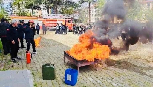 Bing&ouml;l&rsquo;de okullarda yangın ve tahliye uygulamaları yapıldı
