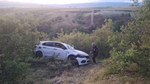 Bing&ouml;l&rsquo;de otomobil şarampole yuvarlandı
