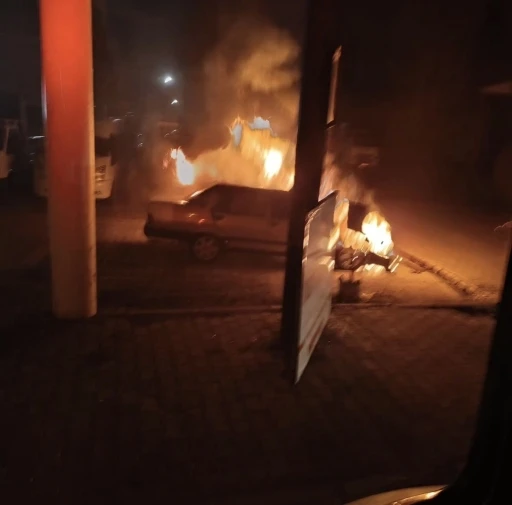 Bing&ouml;l&rsquo;de park halindeki ara&ccedil; alevlere teslim oldu
