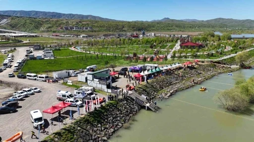 Bing&ouml;l&rsquo;de rafting ş&ouml;leni: T&uuml;rkiye Şampiyonası coşkuyla başladı
