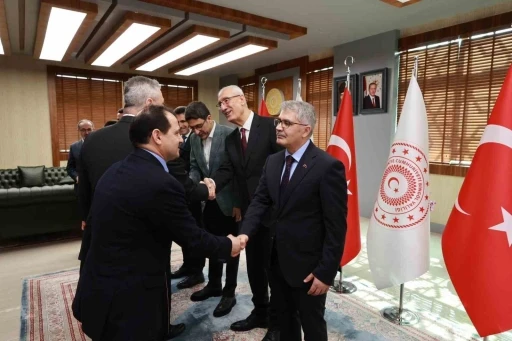 Bing&ouml;l&rsquo;de resmi bayramlaşma t&ouml;reni d&uuml;zenlendi
