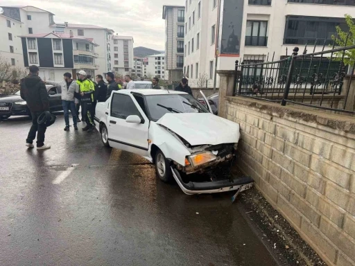Bing&ouml;l&rsquo;de trafik kazası: 2 yaralı
