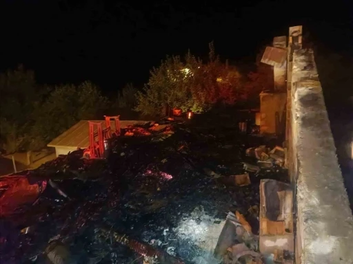 Bingöl’deki çatı yangını korkuttu
