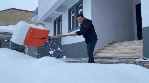 Bing&ouml;l genelinde kar yağışı etkisini s&uuml;rd&uuml;r&uuml;yor
