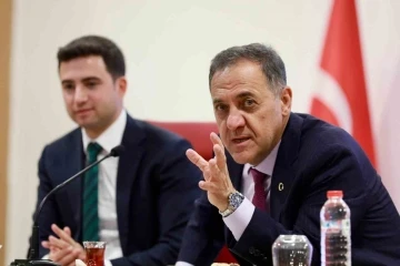 Bingöl Valisi Ahmet Hamdi Usta, Genç’te muhtarlarla bir araya geldi
