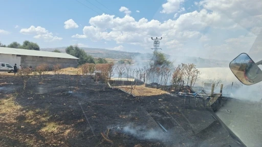 Bing&ouml;lde &ccedil;ıkan yangın saman balyalarına sı&ccedil;ramadan s&ouml;nd&uuml;r&uuml;ld&uuml;
