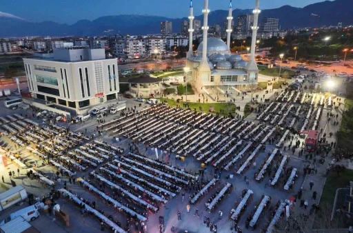 Binlerce kişi Merkezefendi Belediyesinin g&ouml;n&uuml;l sofrasında buluştu
