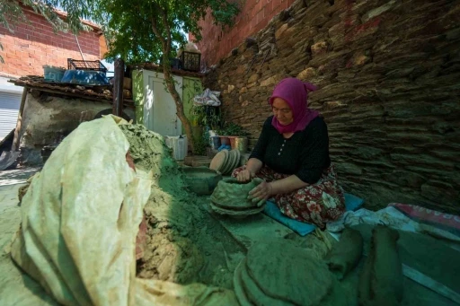 Binlerce yıllık gelenek &ccedil;&ouml;mlek &uuml;retimi kadın emeğiyle yaşatılıyor
