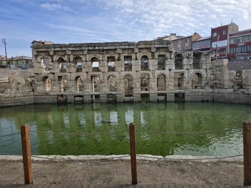 Binlerce yıllık Roma Hamamı, ziyaret&ccedil;ilerini ağırlamaya devam ediyor
