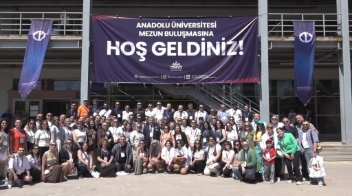 Bir araya gelen Anadolu &Uuml;niversitesi mezunları hasret giderdi
