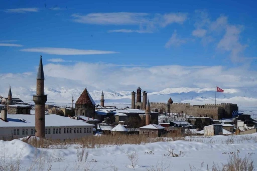 Bir diplomatik ricadan doğan teşebb&uuml;s: Erzurum&rsquo;da İranlı &ccedil;ocuklar i&ccedil;in mektep girişimi
