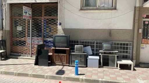 Bir d&ouml;nemin vazge&ccedil;ilmezi t&uuml;pl&uuml; televizyonlar, şimdilerde nostalji yaşatıyor
