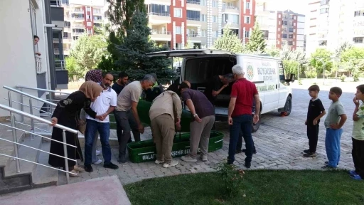 Bir hafta &ouml;nce taşındığı evde &ouml;l&uuml; bulundu
