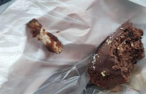 Bir ısırıkta şok: Kurabiyeden sigara izmariti &ccedil;ıktı
