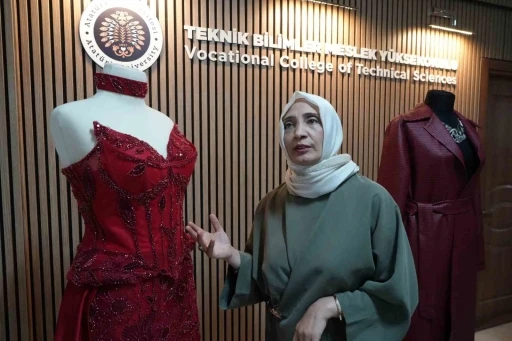 Bir kadının iğnesinden d&ouml;k&uuml;len zarafet
