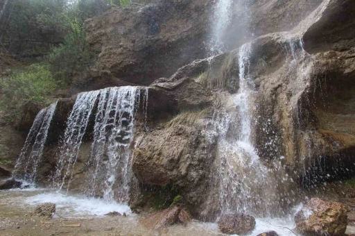 &rsquo;Bir Kış, Bir Yaz&rsquo;: Su U&ccedil;tu Şelalesi 4 mevsim mest ediyor
