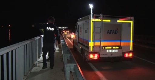 Bir kişinin Kızılırmak&rsquo;a d&uuml;şt&uuml;ğ&uuml; ihbarı ekipleri harekete ge&ccedil;irdi
