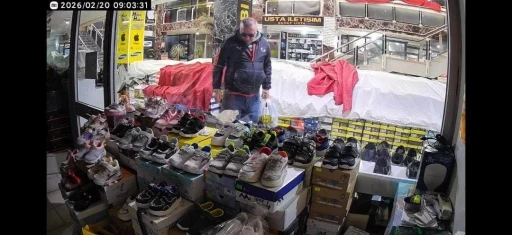 Bir mağazadan mont diğerinden ayakkabı &ccedil;aldı: O anlar kamerada

