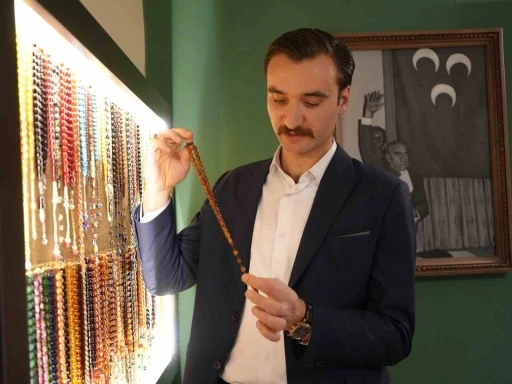 Bir merakla başladı, şimdi tespih yapabilmek i&ccedil;in iki g&uuml;n&uuml;n&uuml; harcıyor
