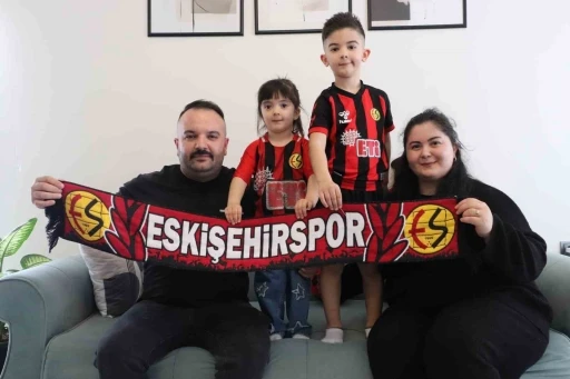 Biriktirdiği t&uuml;m parasını şampiyonluk i&ccedil;in bağışladı
