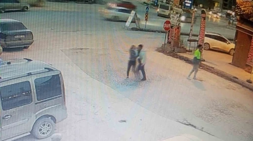 Birlikte yaşadığı kadını silahla tehdit eden şahıs g&ouml;zaltına alındı
