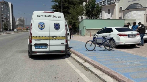 Bisiklet sürücüsünün hayatını kaybettiği kaza kamerada
