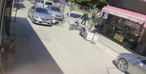 Bisikletiyle aniden yola &ccedil;ıkan &ccedil;ocuğa otomobil &ccedil;arptı

